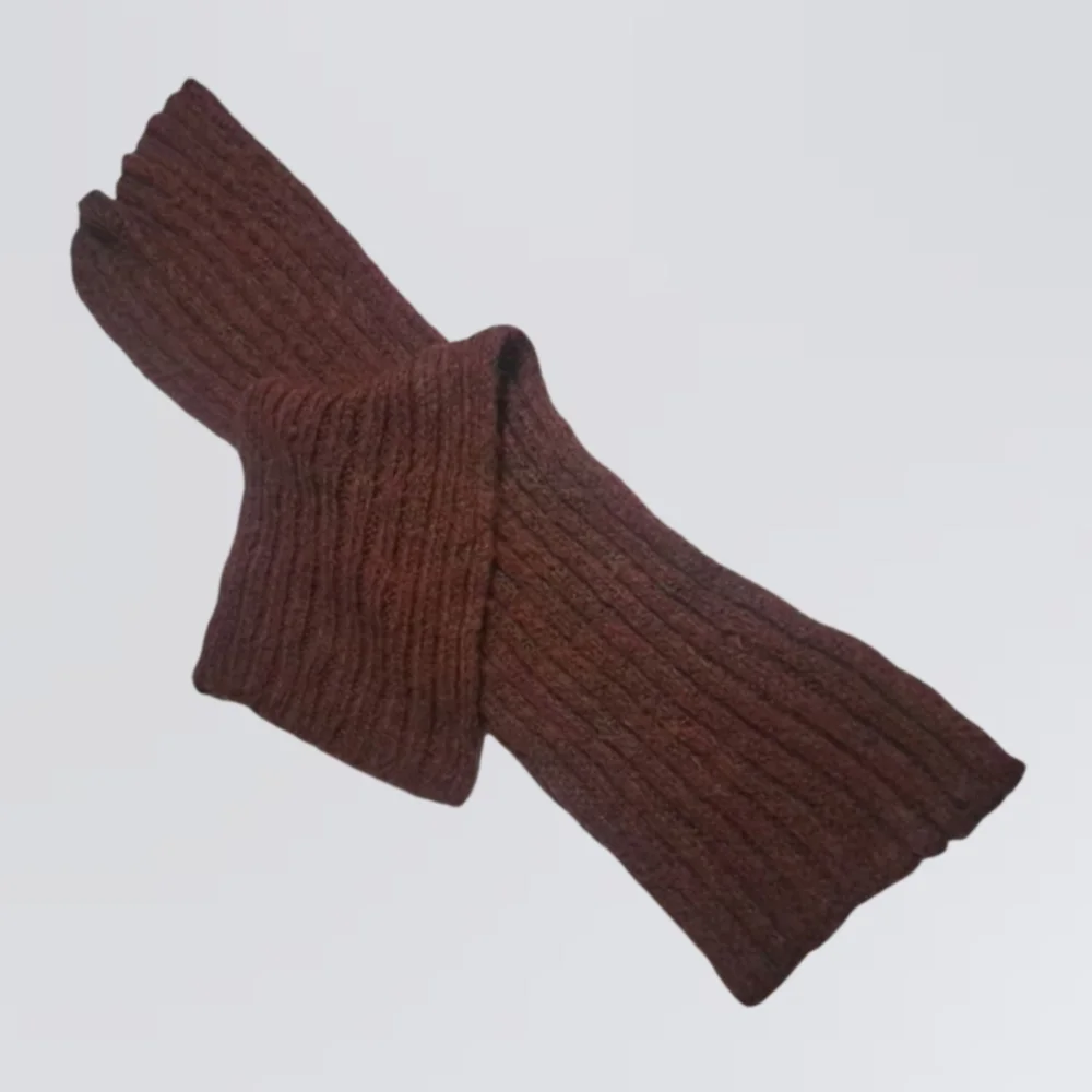 👣4/$20. Elegant Burgundy Knit Scarf